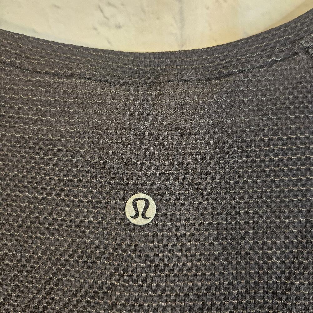 Lululemon Black/Gold Open Tie Back Shortsleeved Top Womens Sz 2 - Picture 5 of 6